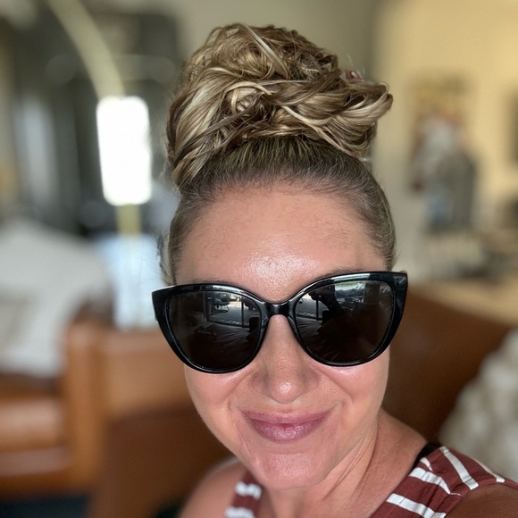 Ysl sunglasses - black with gold trim - Picture 1 of 15